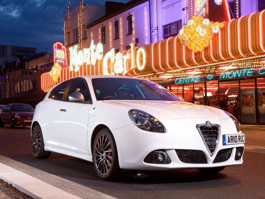  Alfa Romeo Giulietta 2010 года  (UK) (фото 48 из 67)